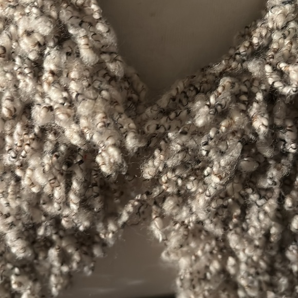 NINE west Size L, cardigan sweater with clasp closure at the top . - Picture 3 of 4